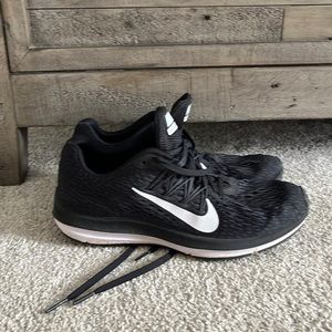 Black Nike tennis shoes